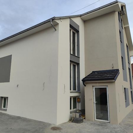 Apartmani Hub Nis Bagian luar foto